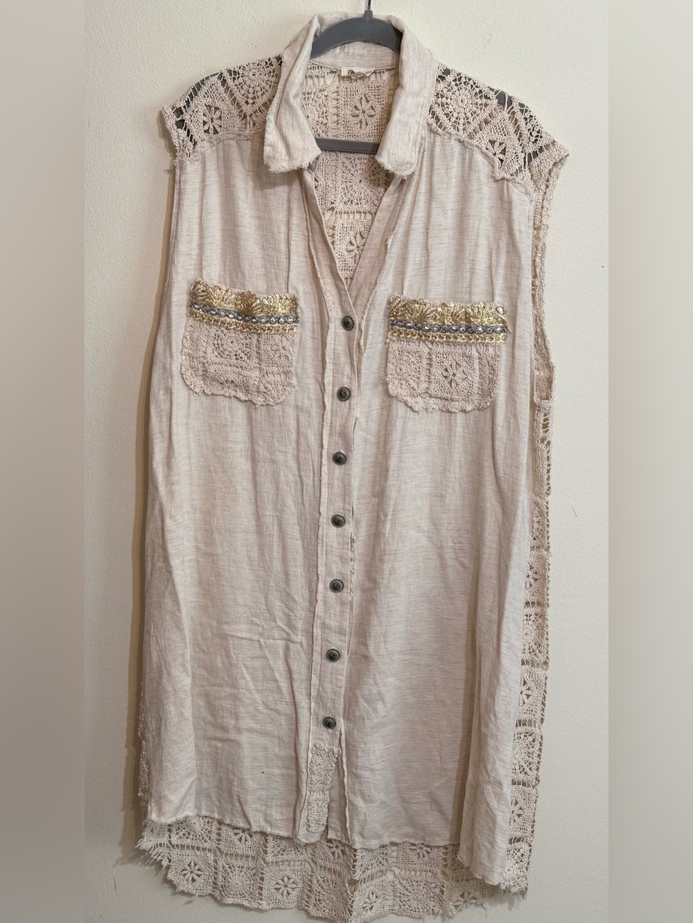POL Crochet-Trim Sleeveless Button-Front Top - Cream Long Crochet back L